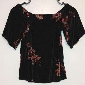 BKE boutique velvet black & brown short sleeve off shoulder top. NWOT